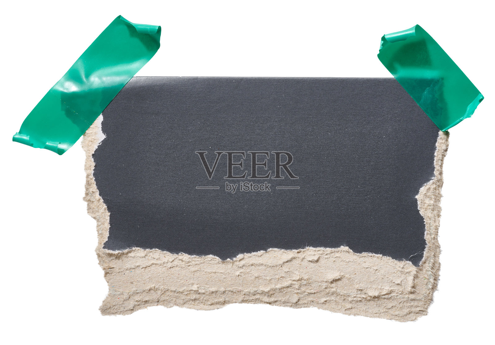 撕裂的黑色纸板与绿色电工胶带粘在一起，背景为单色。照片摄影图片