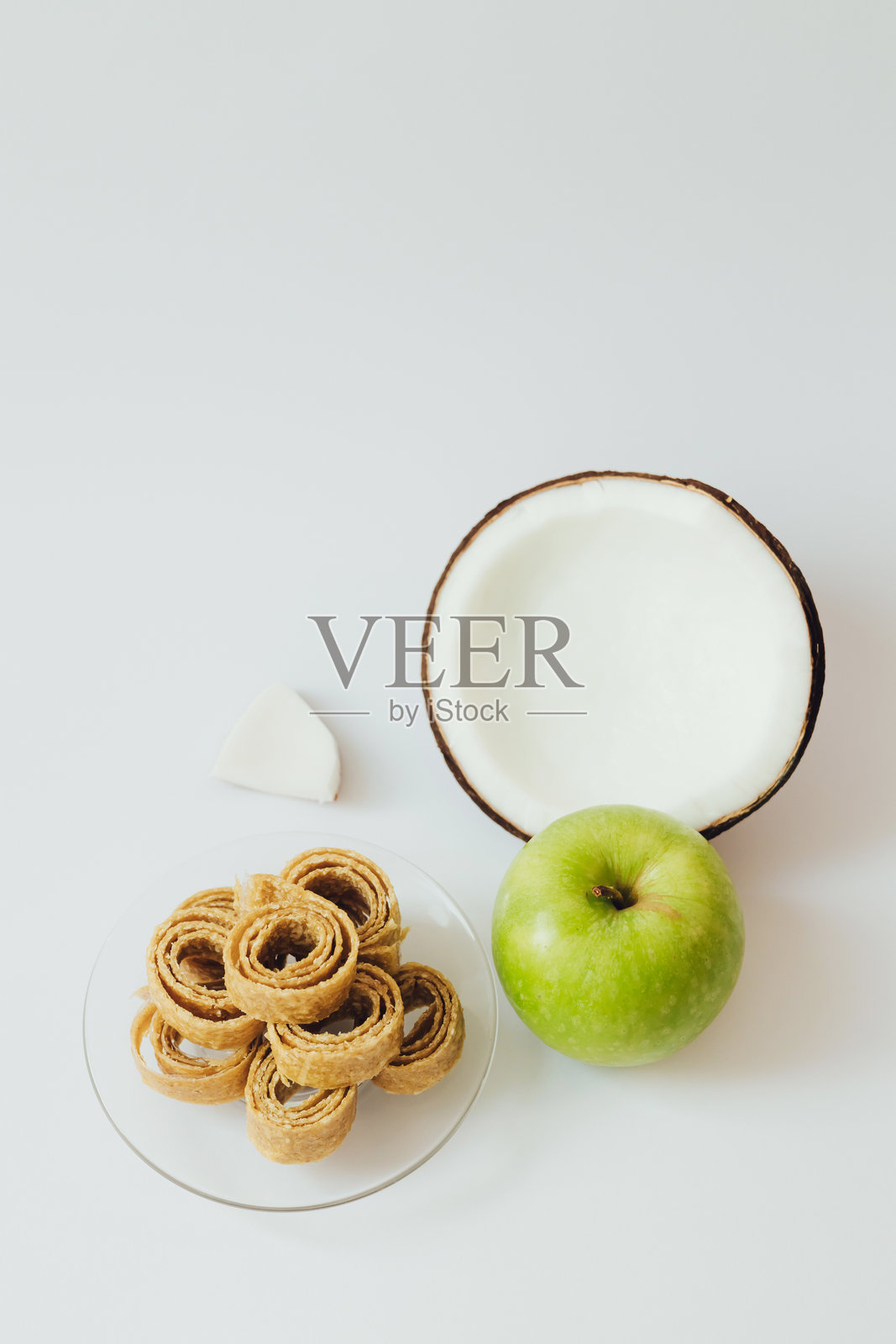 自制夏季水果果冻。甜美的素食甜点。果冻卷。生食，纯素甜品，无糖无面粉的甜点。适用于健康相关的文本和文章。照片摄影图片