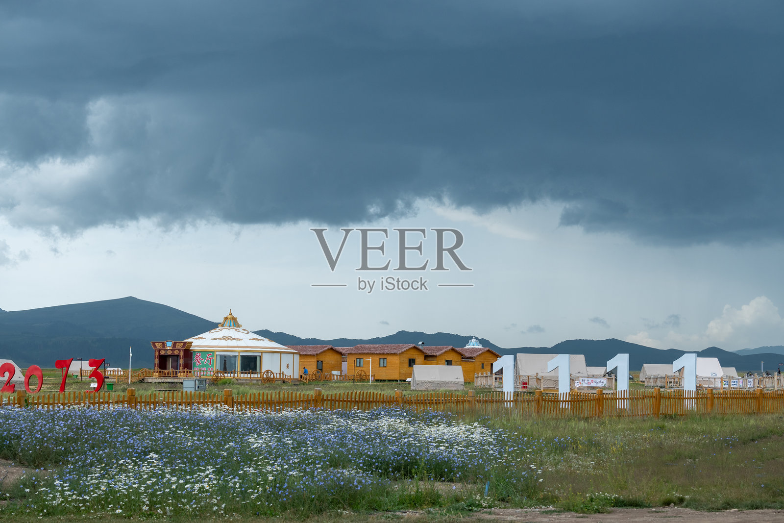 中国新疆维吾尔自治区博尔塔拉赛里木湖风景区照片摄影图片