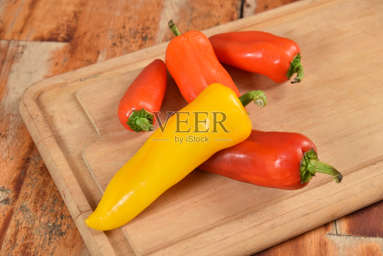 迷你辣椒热果调味料，适合辛辣天然食品照片摄影图片