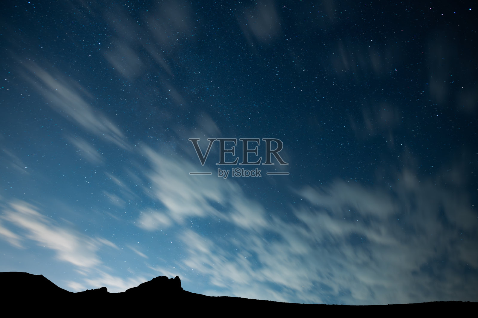 美丽的星空夜景。天文背景。照片摄影图片