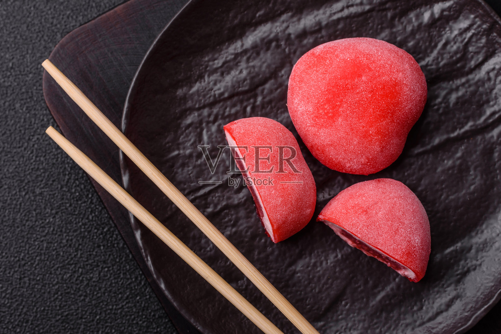 美味的红心形状甜糯米团照片摄影图片