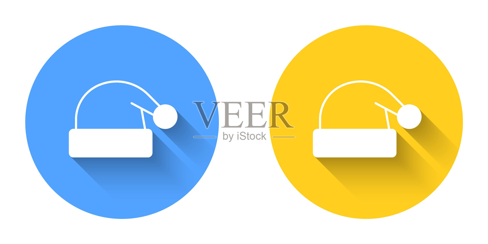 白色圣诞老人帽图标，带有长阴影背景。圣诞快乐，新年快乐。圆形按钮。矢量图。插画图片素材