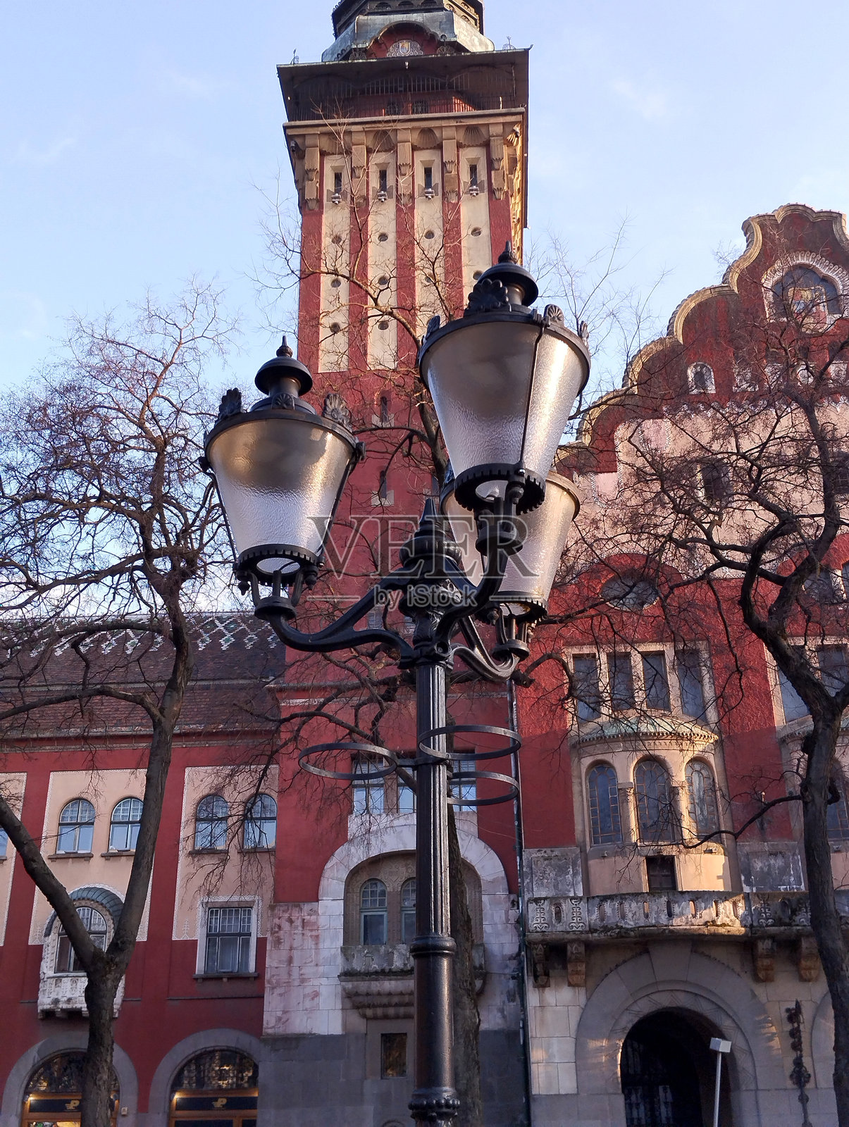 美丽的灯笼在日落光辉中照片摄影图片