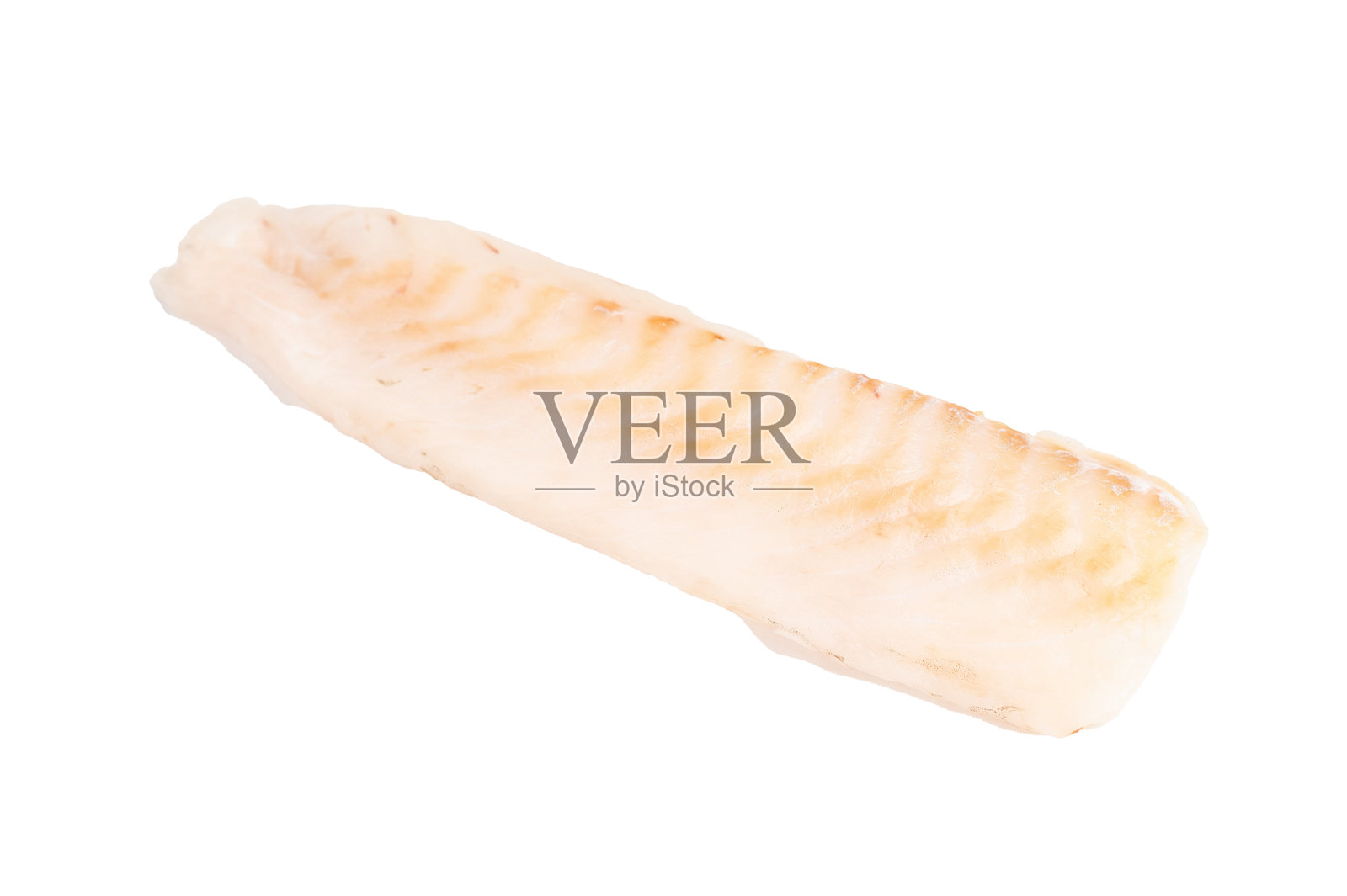 新鲜生鳕鱼片，去骨白鱼肉，背景为白色照片摄影图片