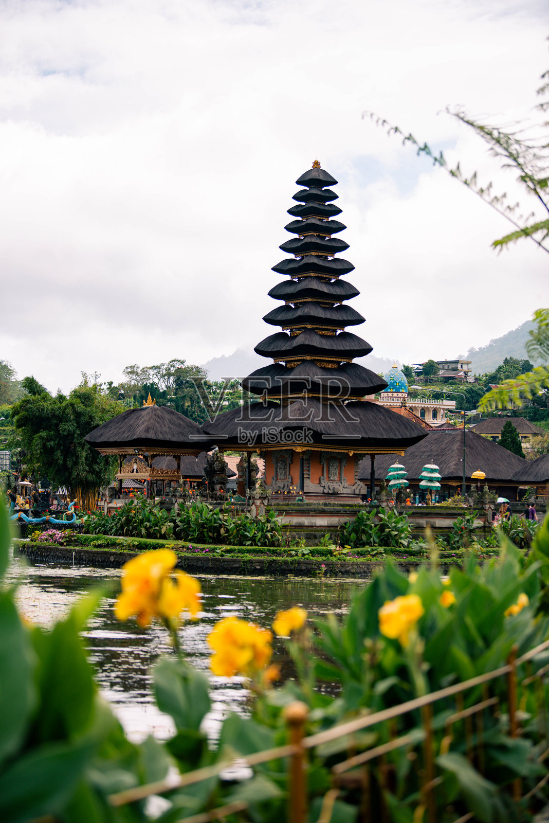 巴厘岛的布拉乌伦达努布拉坦寺照片摄影图片