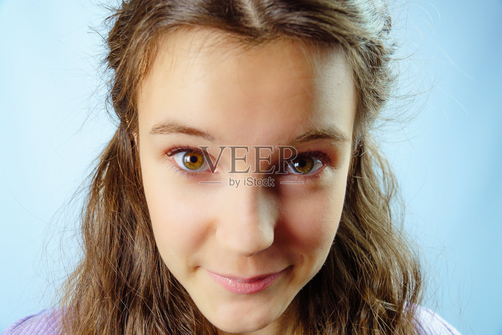 微笑的少女特写肖像照片摄影图片