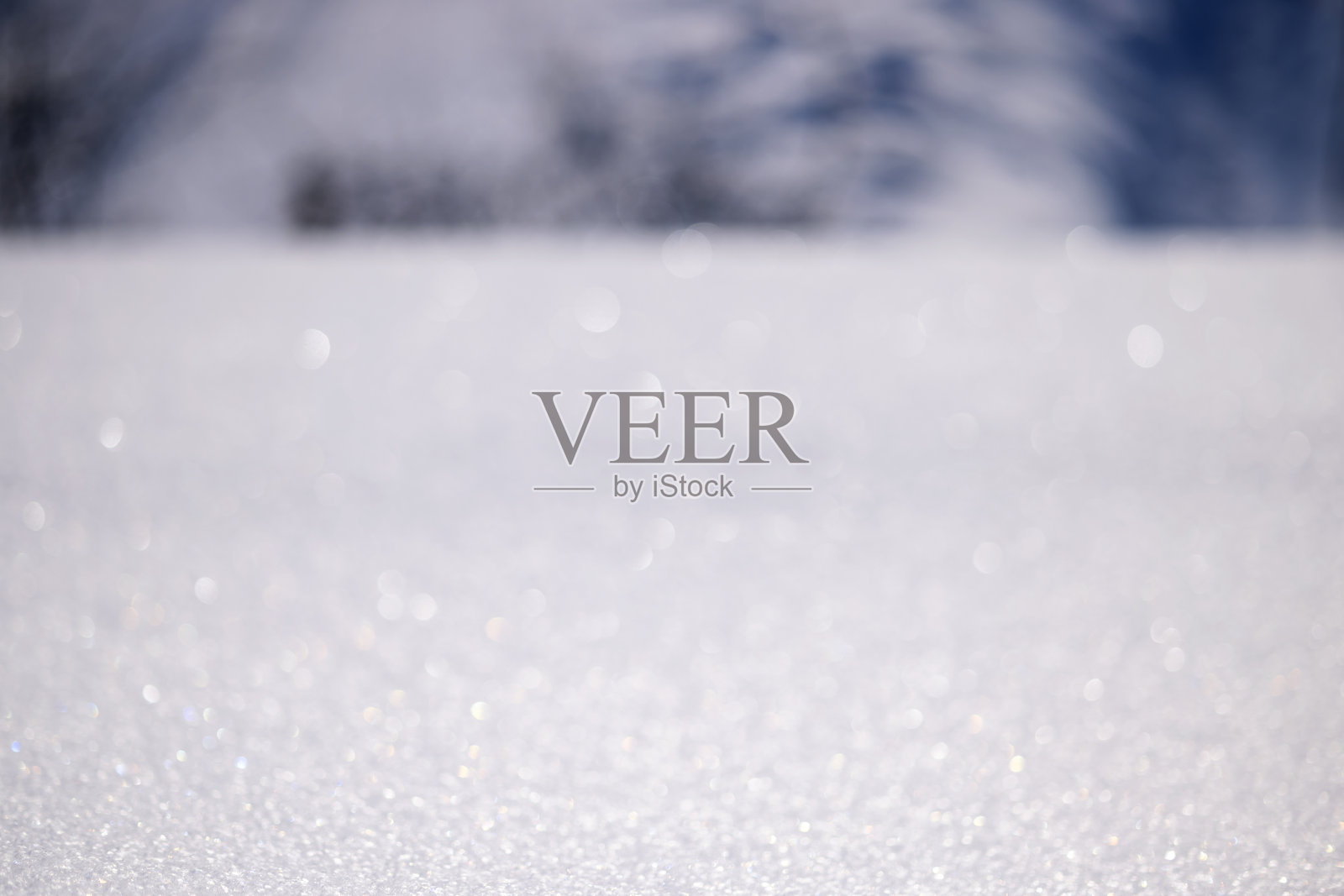 抽象冰背景，描绘了在玻璃上融化的雪花照片摄影图片