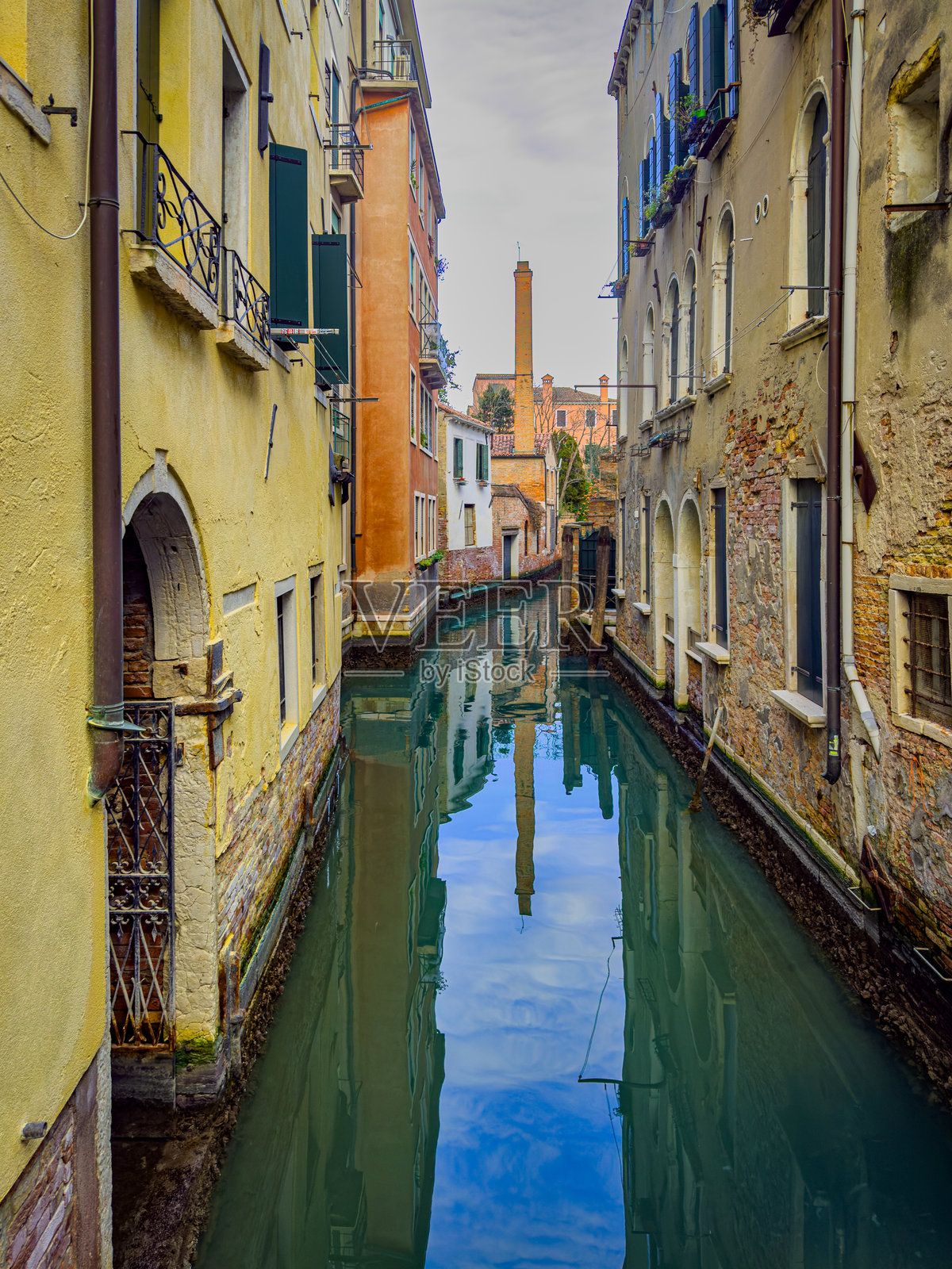 风景如画的威尼斯运河与倒影照片摄影图片