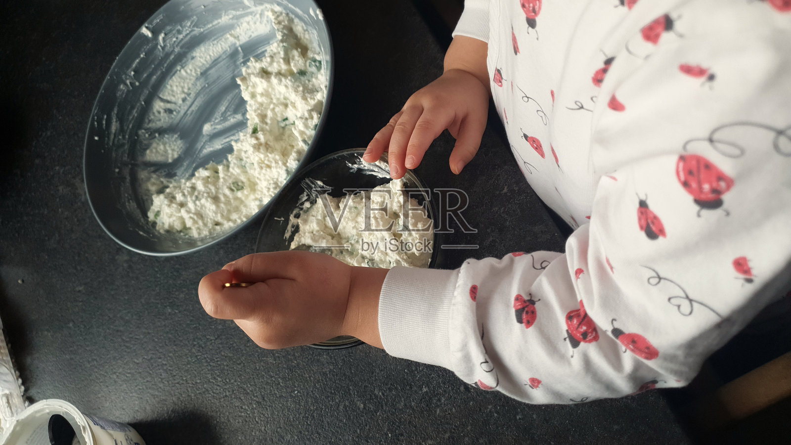 准备带有细香葱的奶酪照片摄影图片