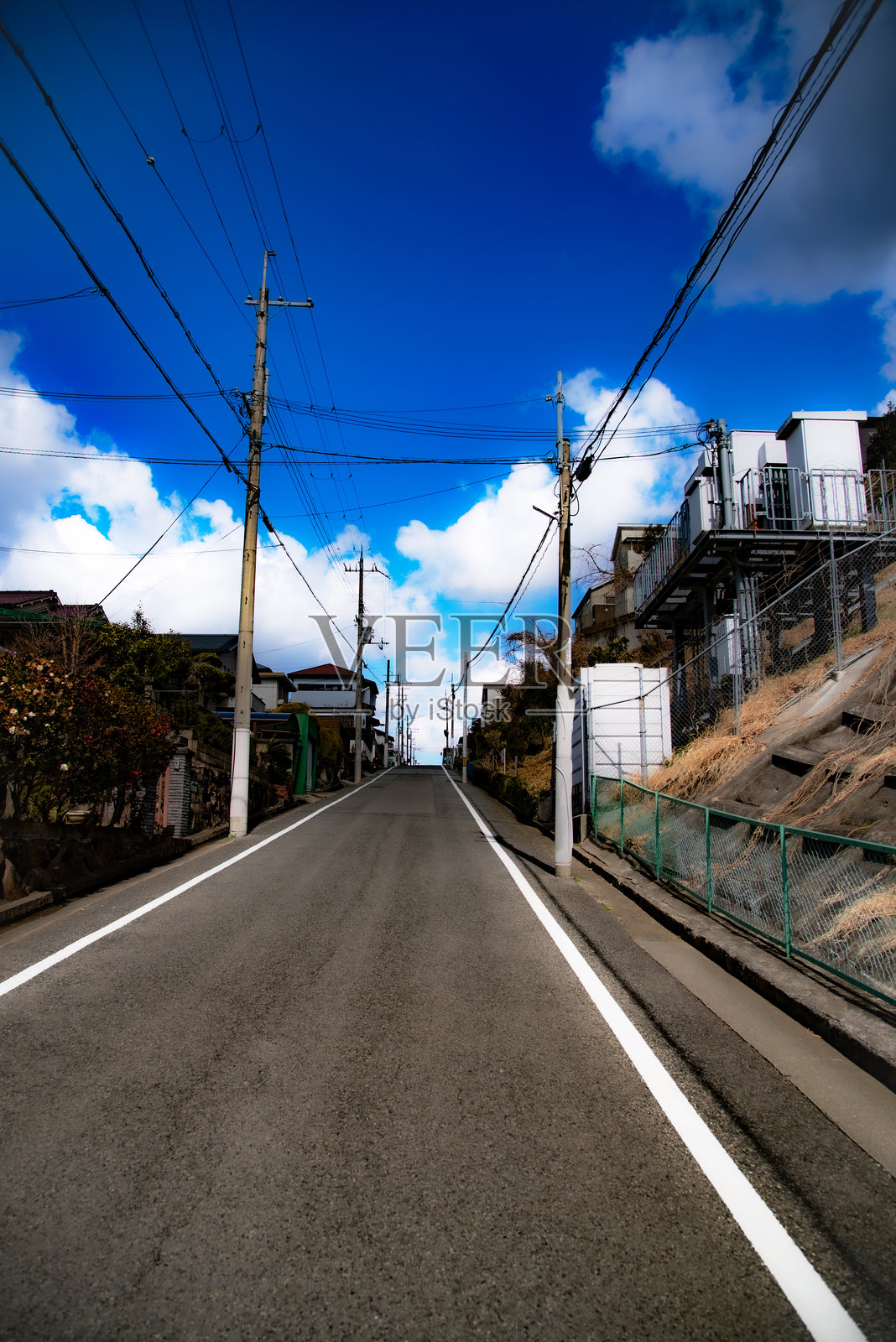 住宅区的坡道和天空照片摄影图片