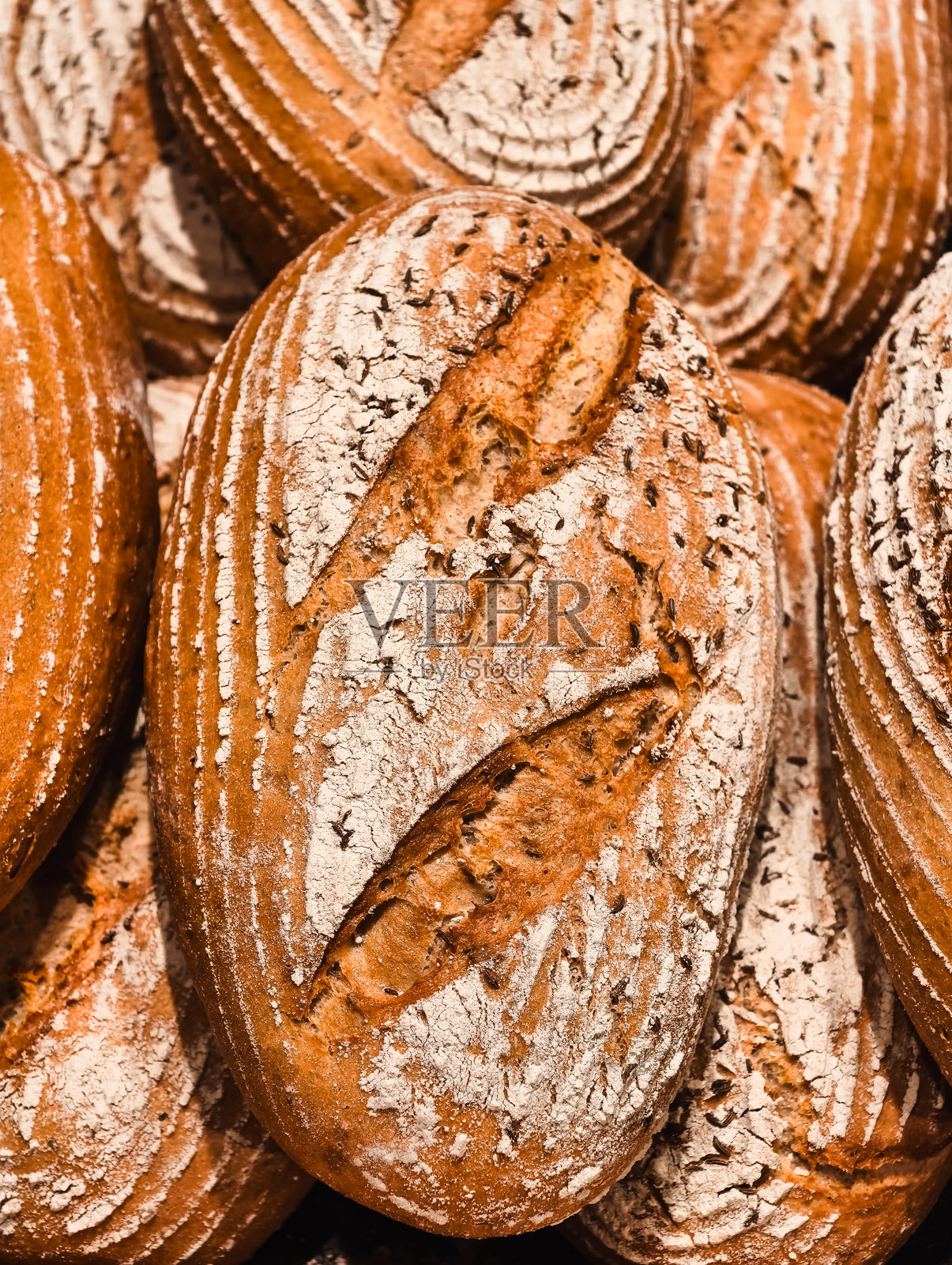 新鲜出炉的面包独特的香味和味道。照片摄影图片