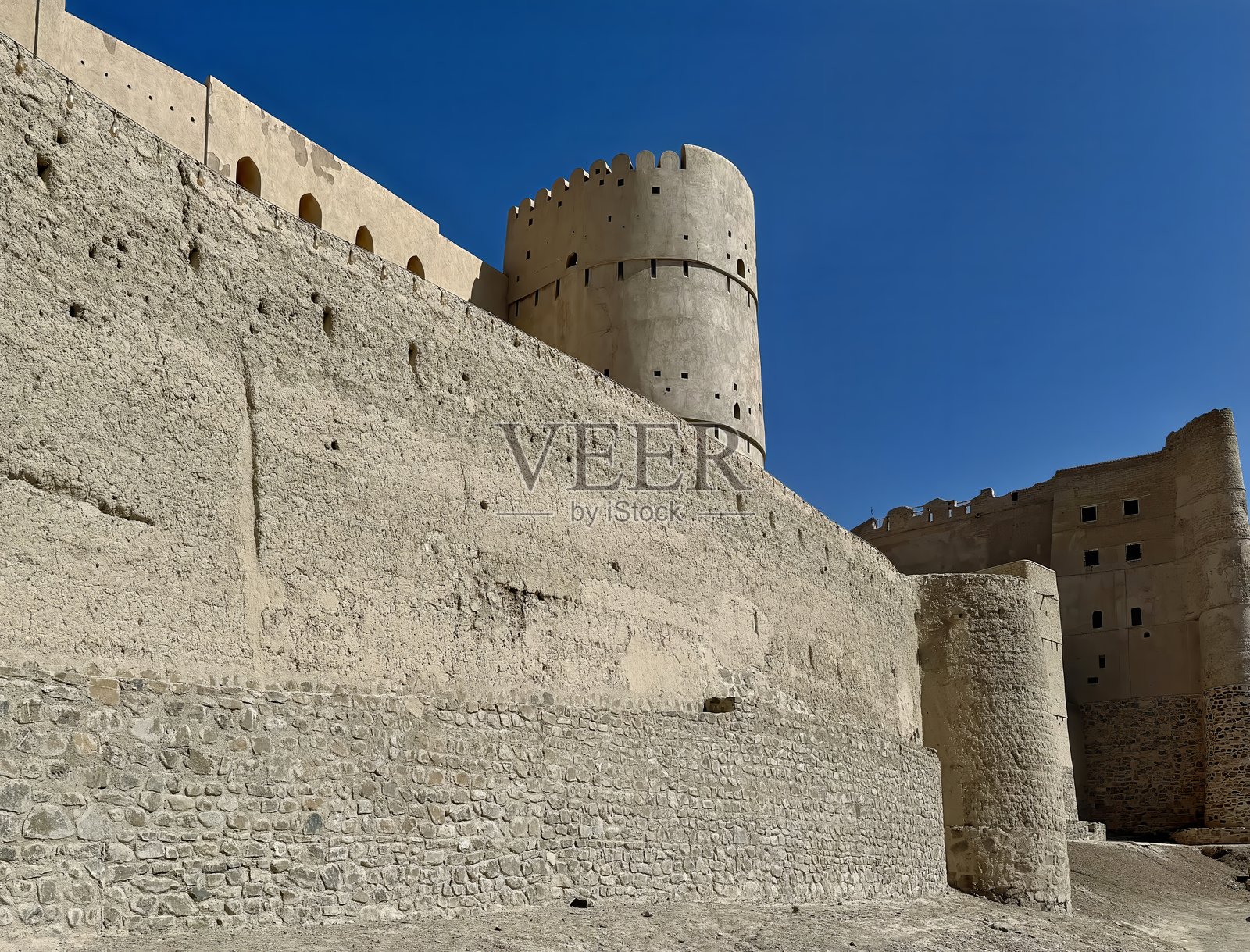 巴赫拉堡，阿曼，建于13世纪照片摄影图片