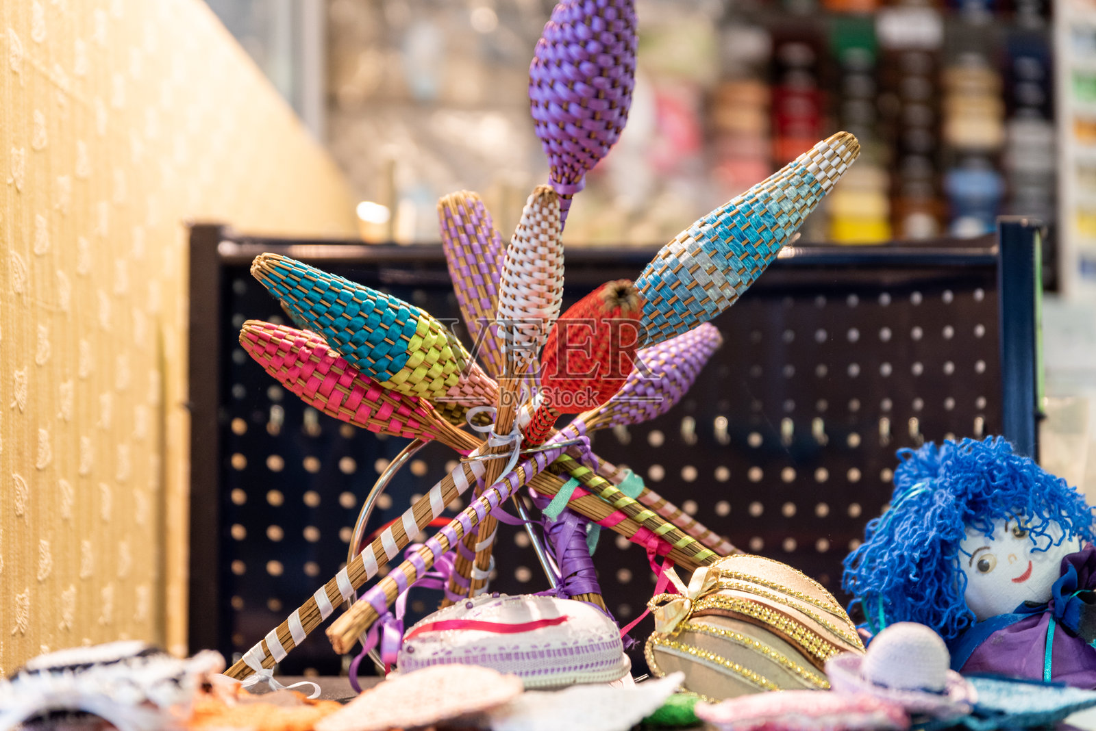 五彩缤纷的手工薰衣草棒照片摄影图片