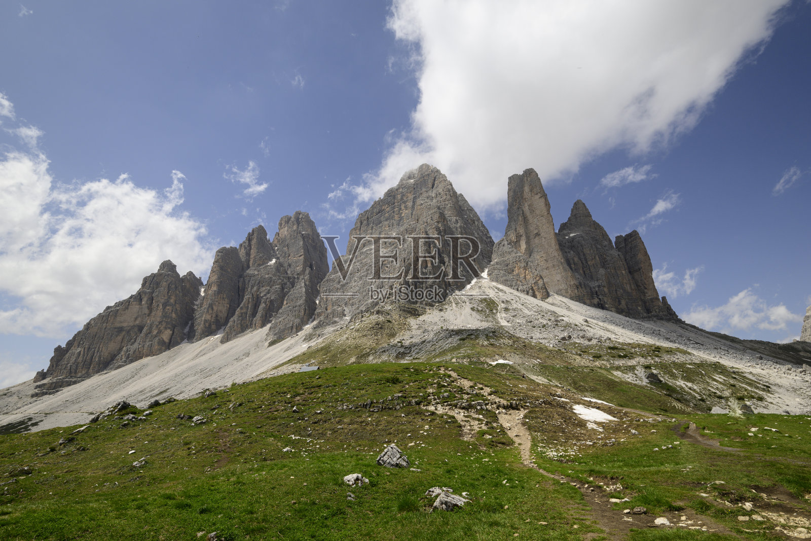 意大利多洛米蒂山脉的三峰山照片摄影图片