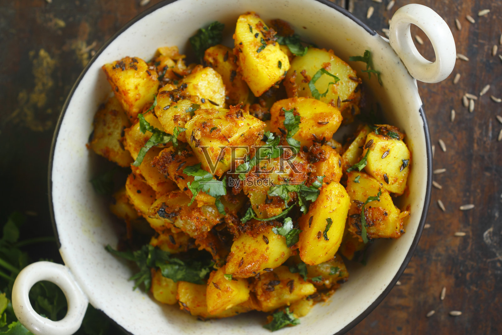 美味香料土豆孜然 - 传统印度食谱照片摄影图片