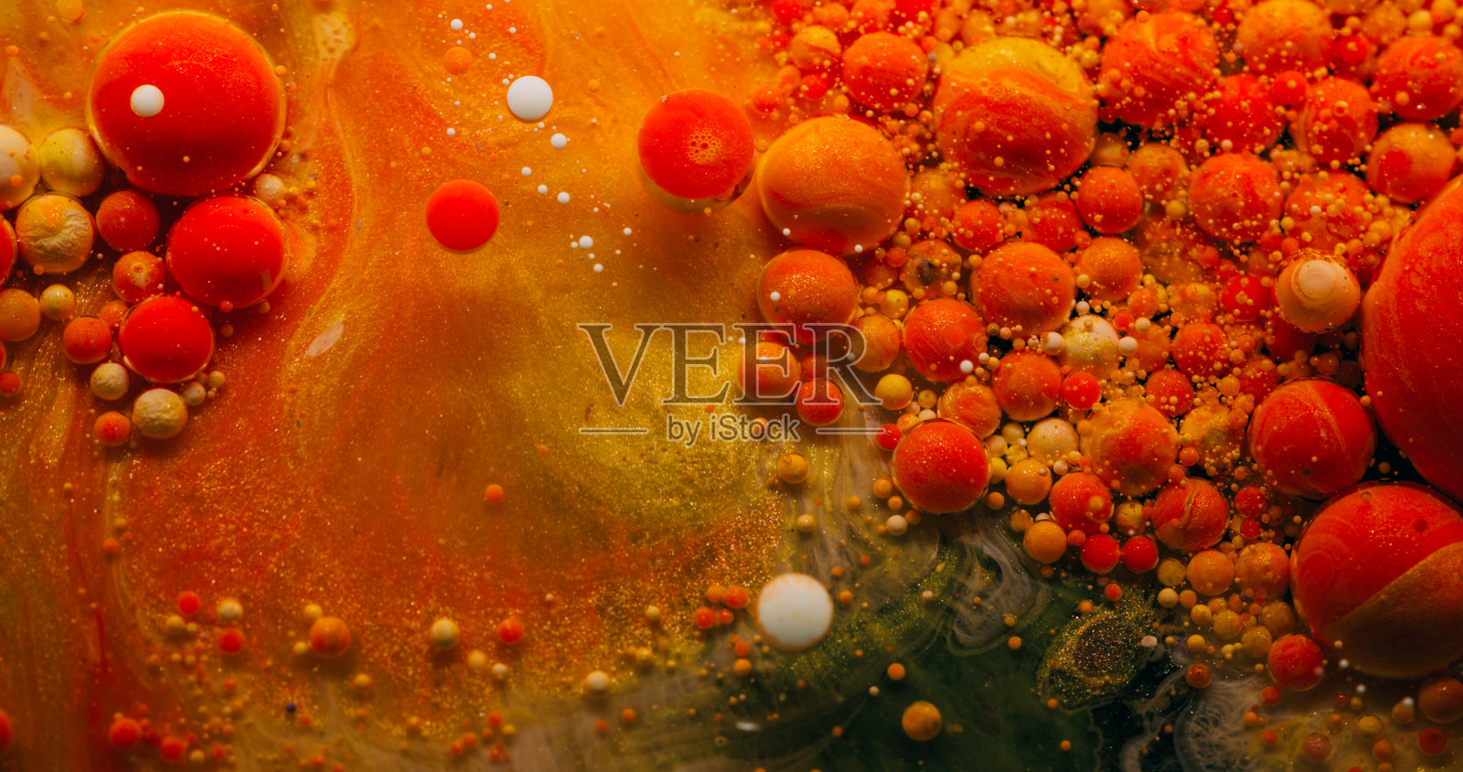 油滴画的气泡状彩色液体照片摄影图片