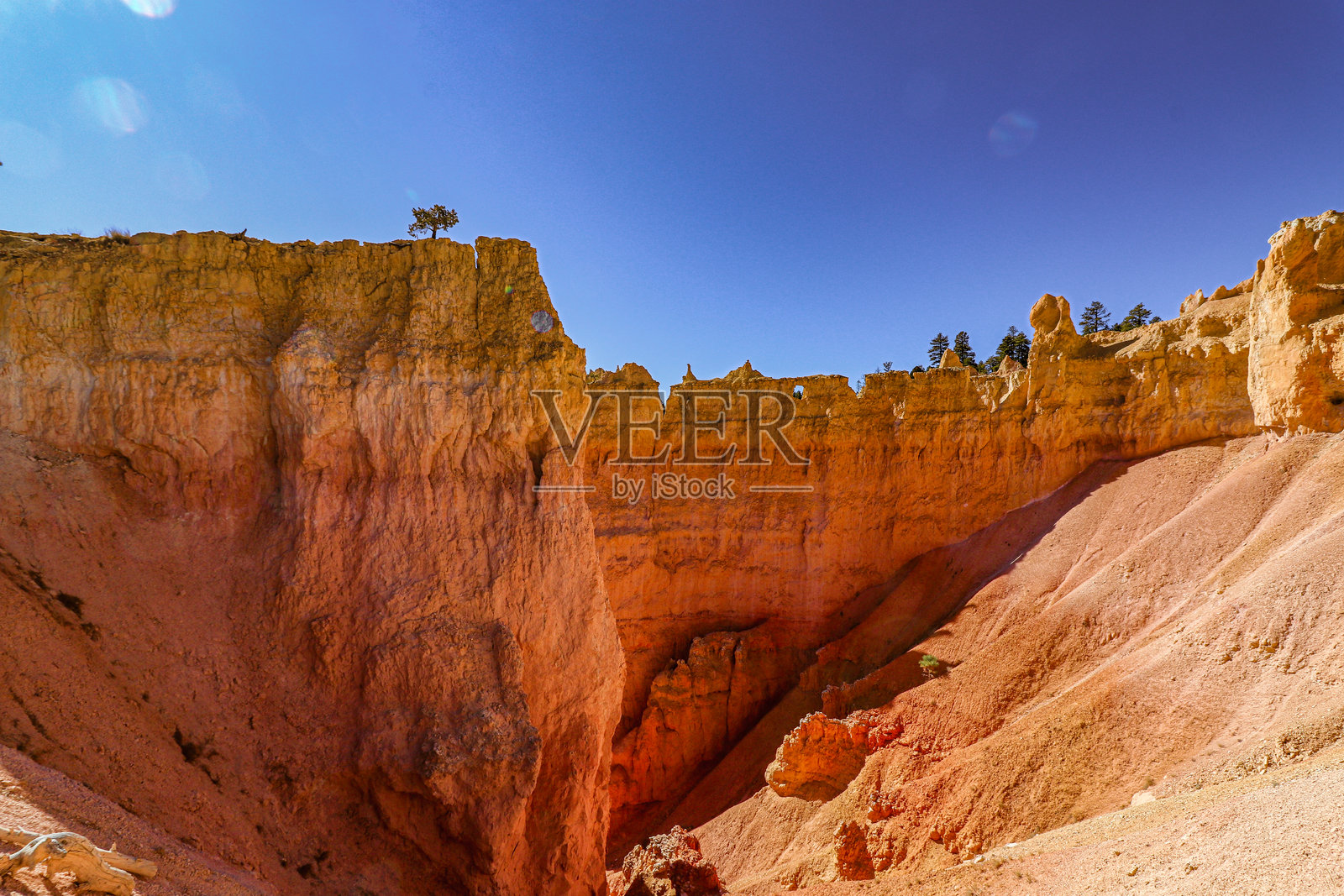 体验布莱斯峡谷令人惊叹的风景和独特迷人的岩石 formations，布莱斯峡谷国家公园，美国照片摄影图片