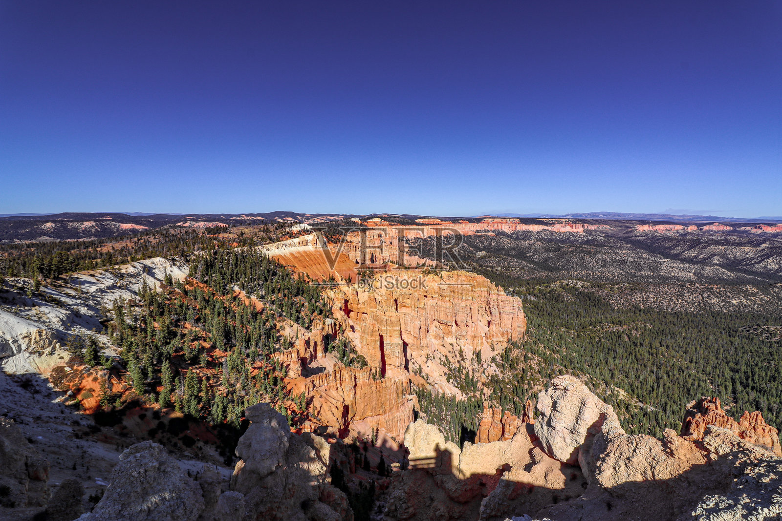 体验布莱斯峡谷令人惊叹的风景和独特迷人的岩石 formations，布莱斯峡谷国家公园，美国照片摄影图片