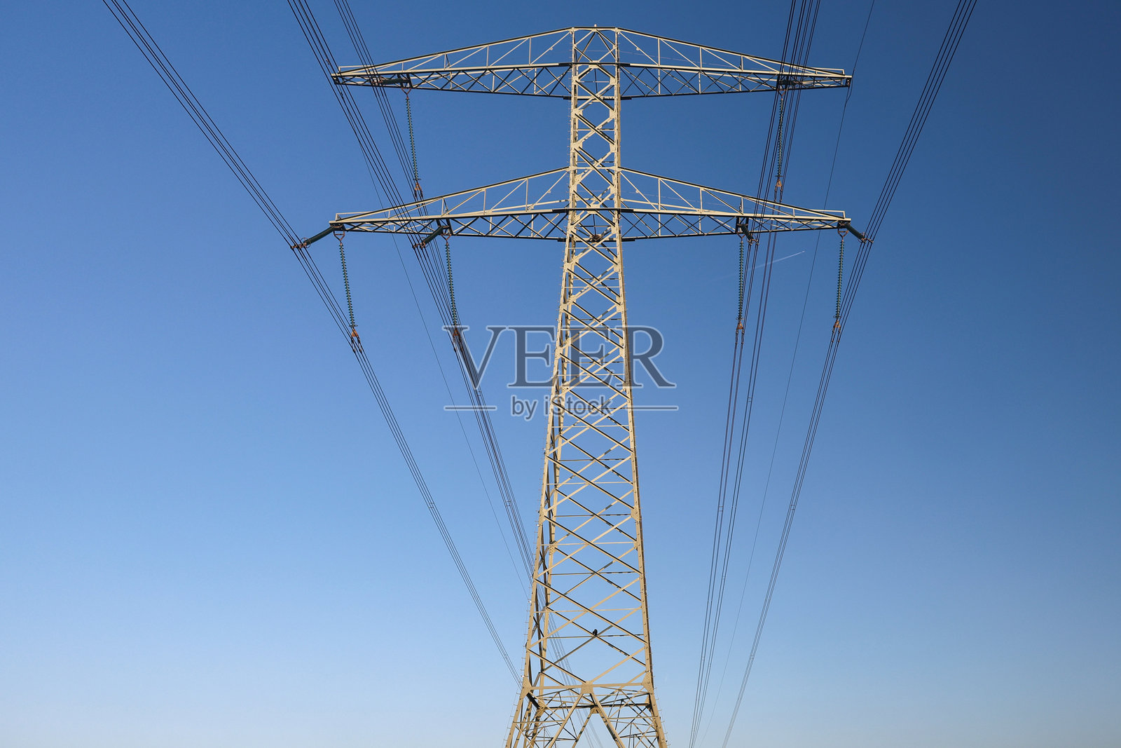 泽文豪森的Eendrachtspolder地区的高压电缆钢塔照片摄影图片