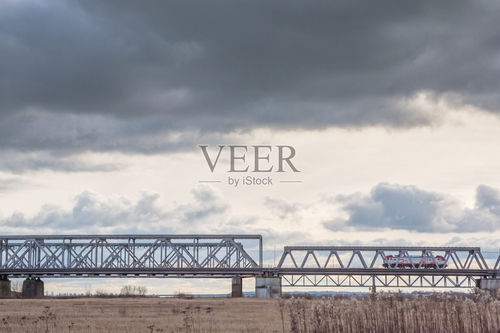 铁路桥的金属结构照片摄影图片