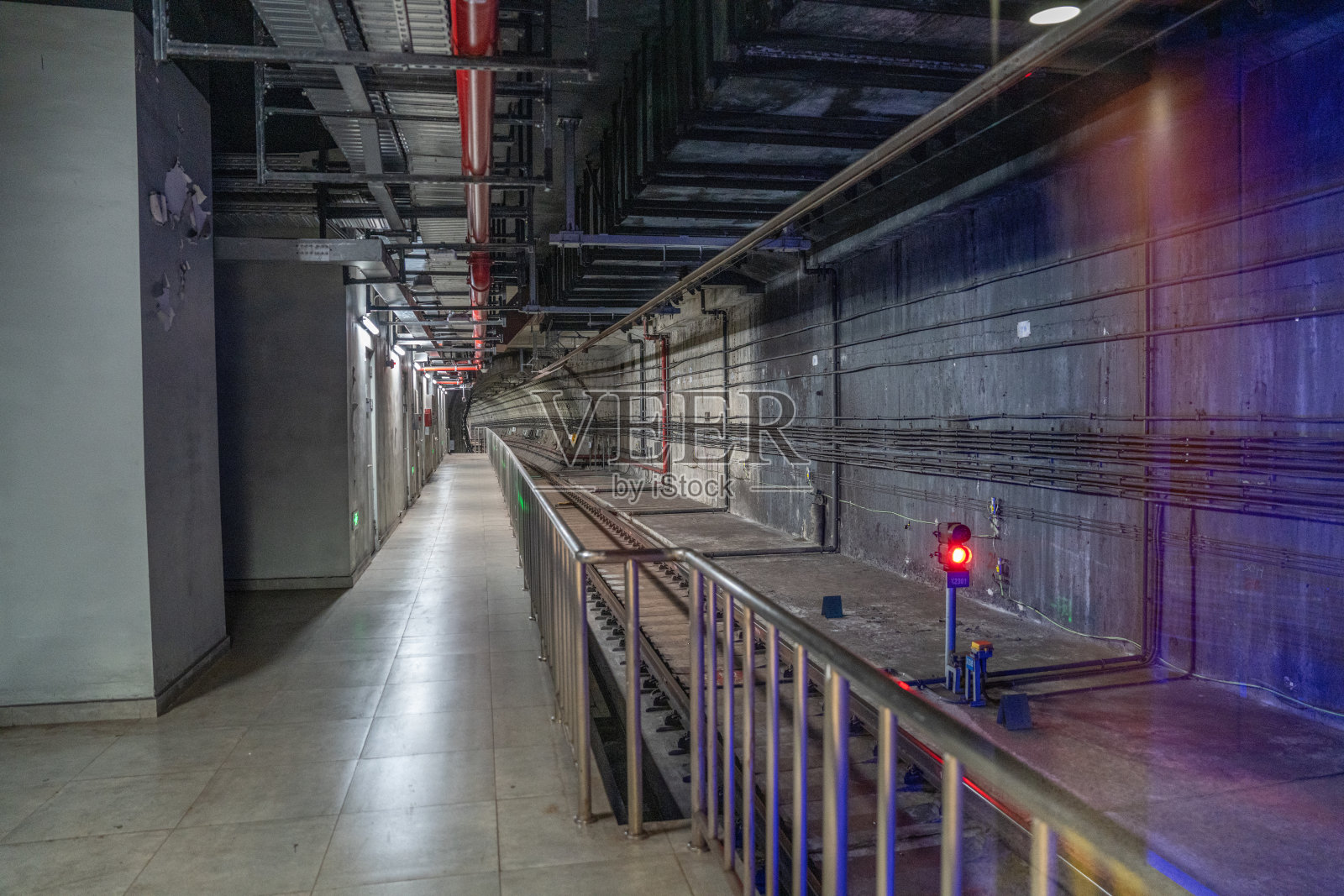 城市轨道交通地铁轨道隧道照片摄影图片