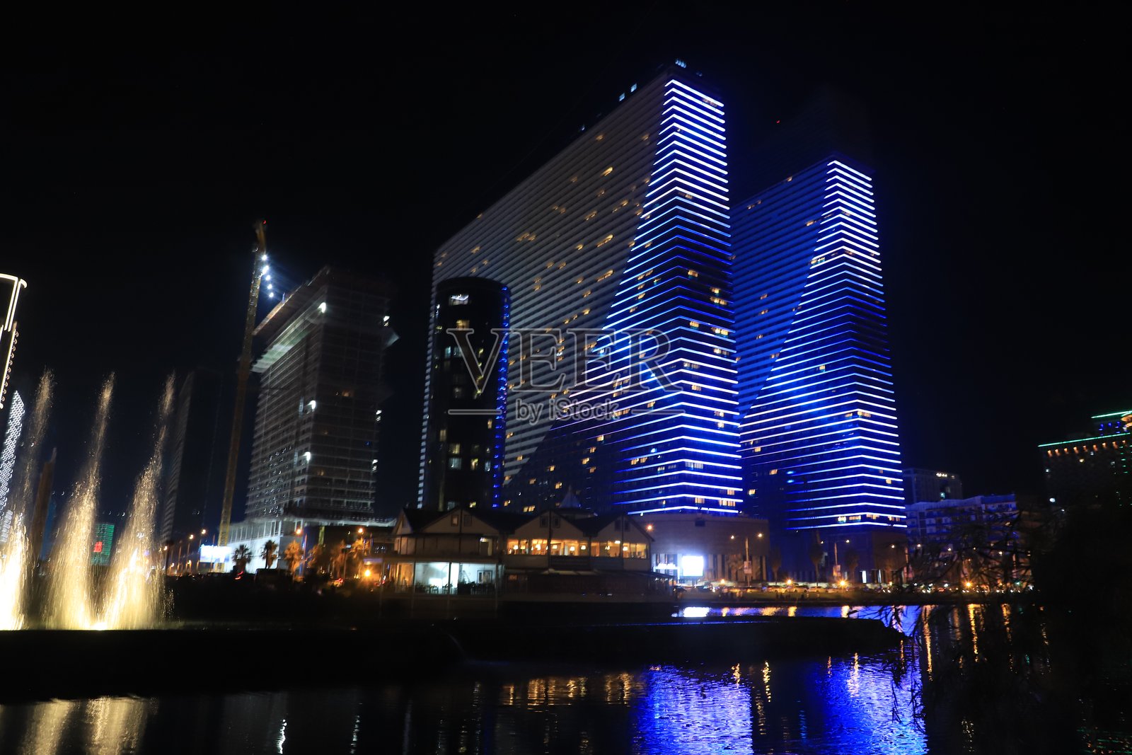 格鲁吉亚的巴图米夜景。照片摄影图片