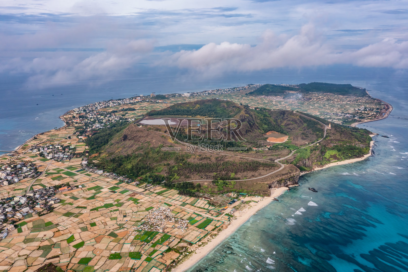 越南广义的古老岛或Ly Son岛或火山岛。照片摄影图片