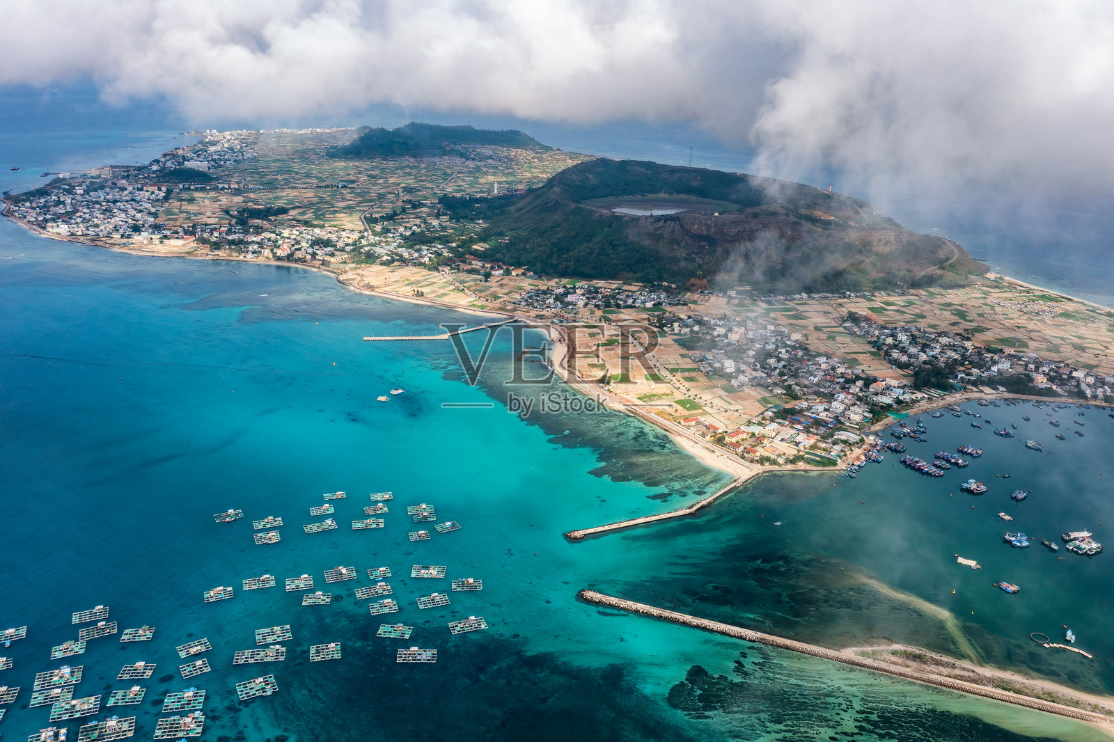 越南广义的古老岛或Ly Son岛或火山岛。照片摄影图片