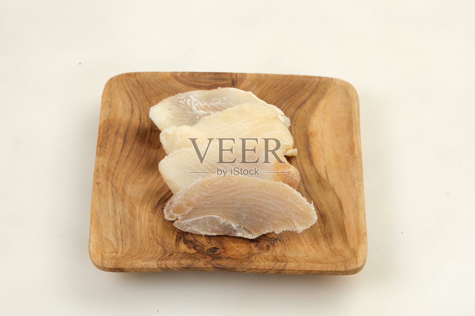 印度烤肉是用盐腌制的鱼。来自印度尼西亚的当地美食照片摄影图片