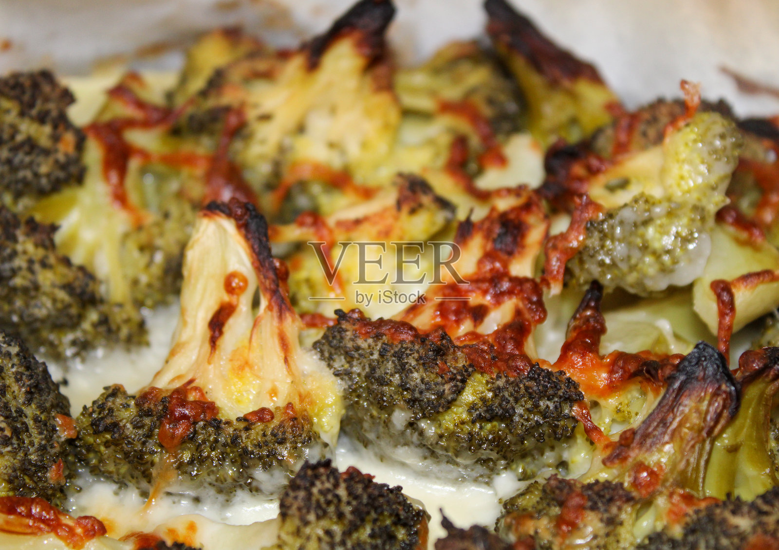 烤蔬菜和奶酪，西兰花照片摄影图片