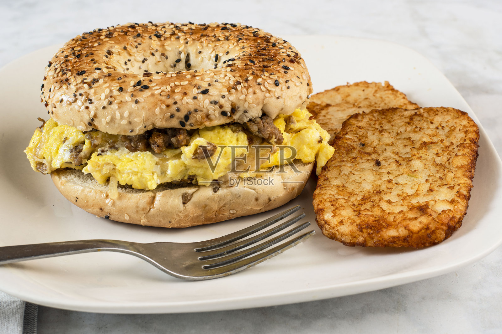 香肠炒蛋早餐三明治照片摄影图片