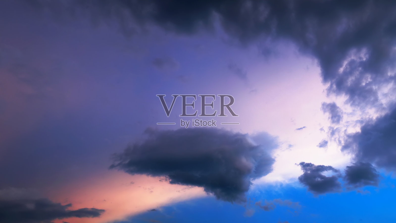 傍晚暴风雨云中的希望全景图像照片摄影图片