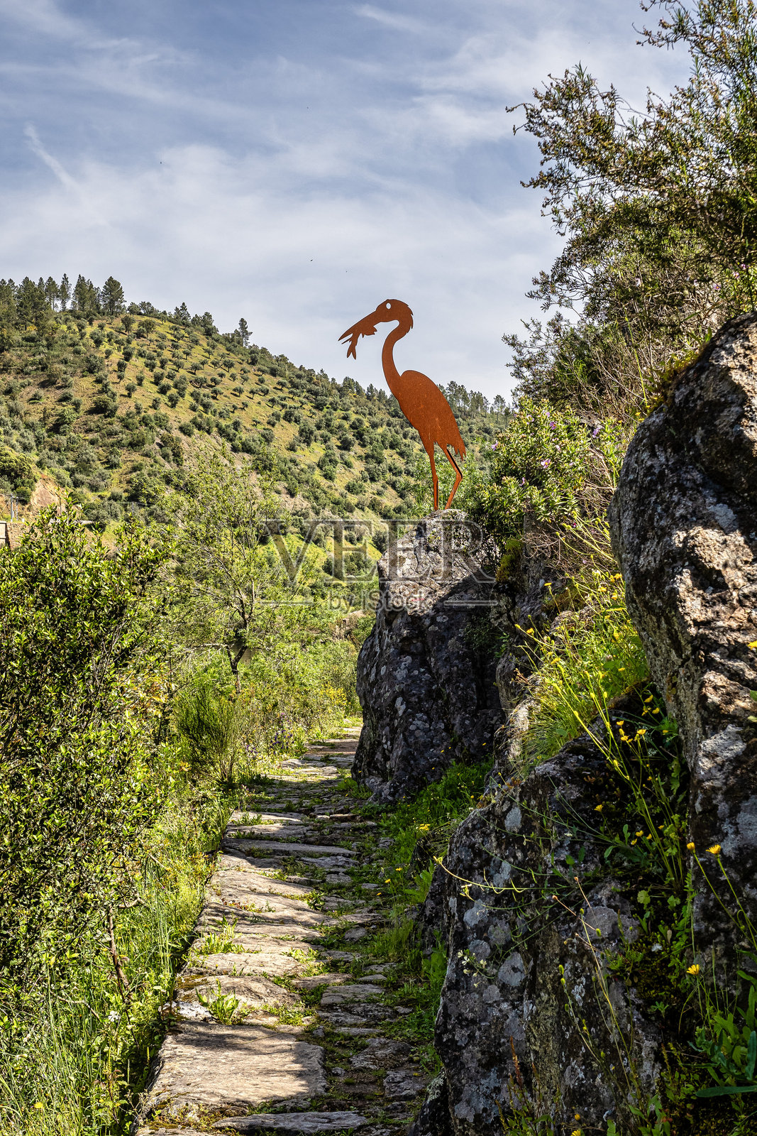 在葡萄牙阿米埃拉·杜·特霍的阿米埃拉步道上散步。照片摄影图片