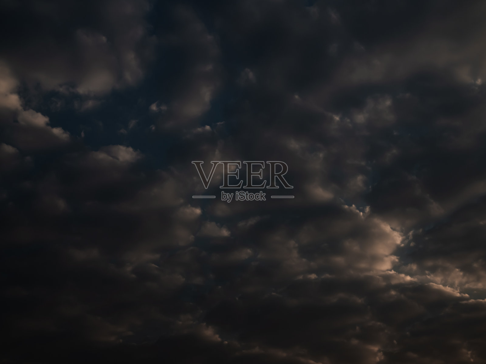 黑夜中弥漫着二氧化碳尘埃照片摄影图片