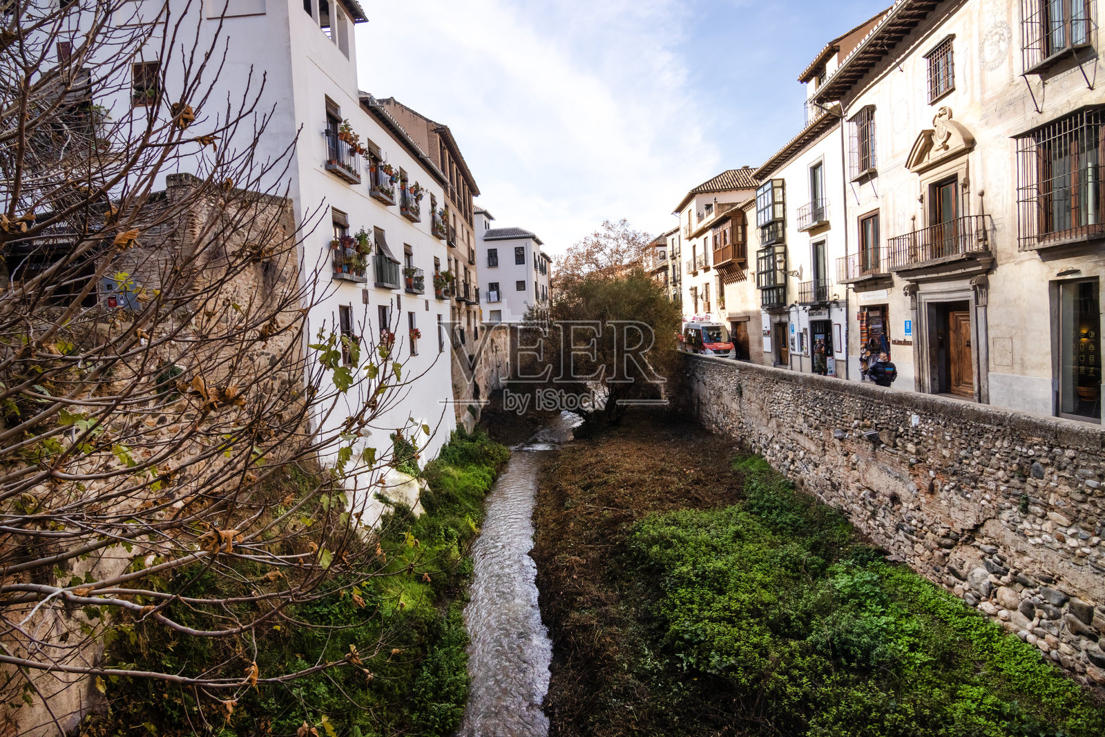 漫步在美丽的格拉纳达市。街道、广场、旅游。照片摄影图片