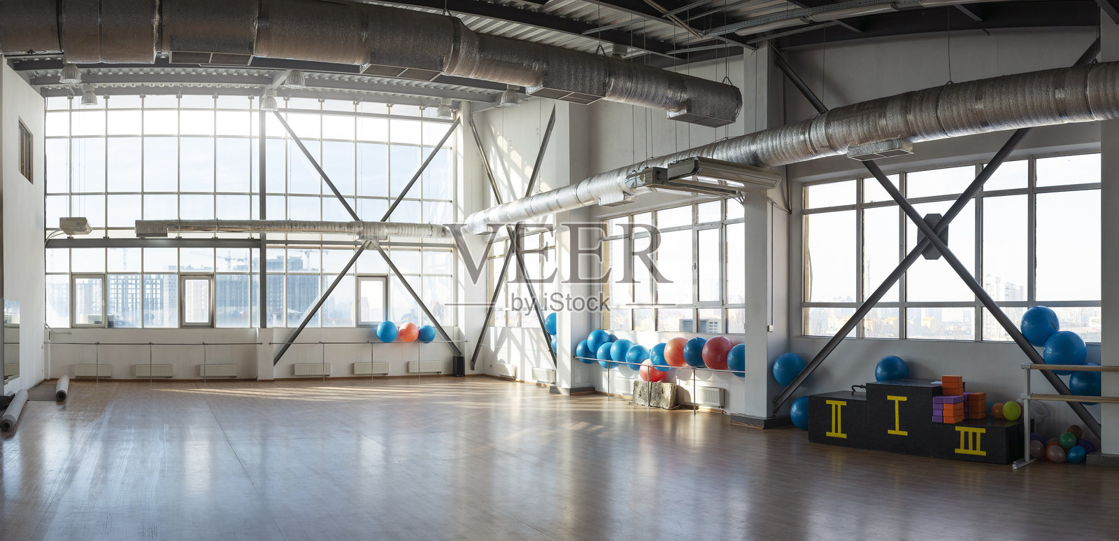 大型、宽敞的体育馆，适合训练和体育教学。全景照片照片摄影图片