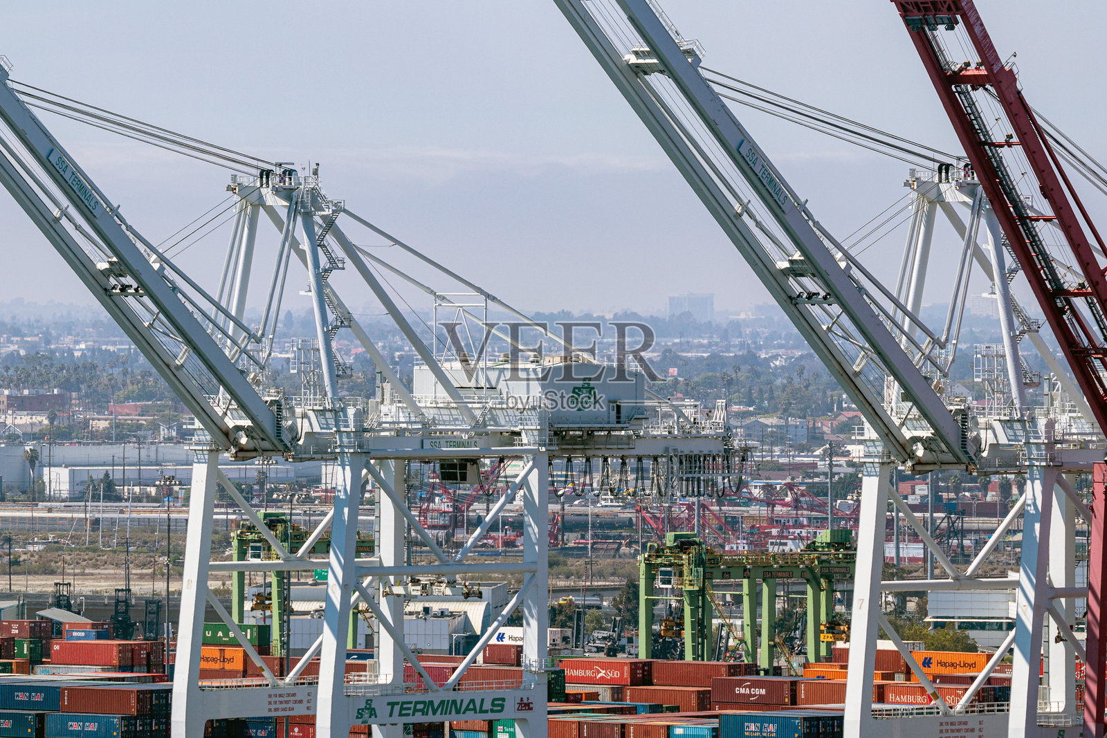 洛杉矶港的工业起重机和设备照片摄影图片