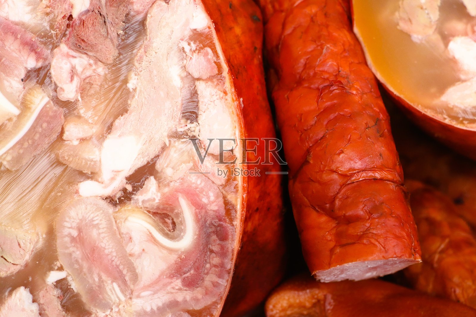 传统食品原料：果冻肉和香肠，一种美味的烹饪享受照片摄影图片