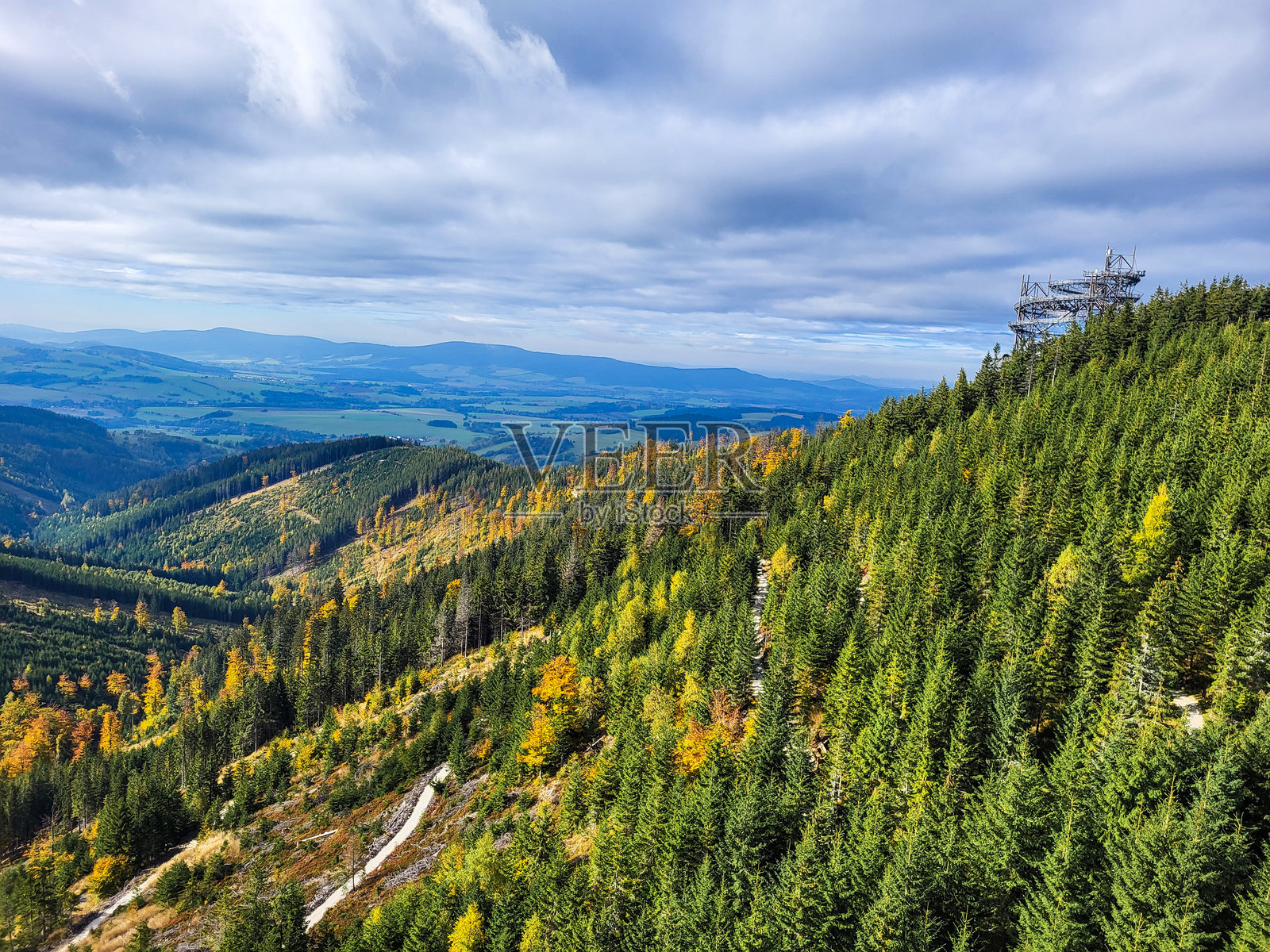 多尔尼莫拉瓦的云中小径旅游景点照片摄影图片