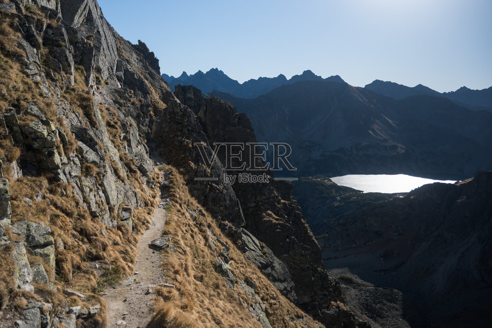 高塔特拉山脉的高山徒步小径，奥拉佩尔奇。照片摄影图片