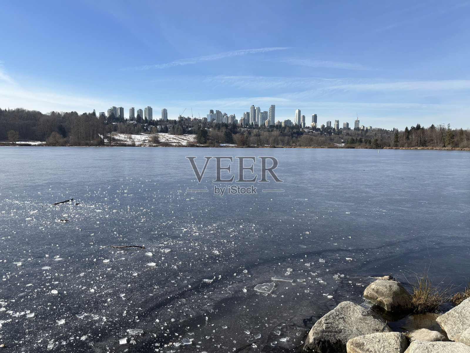 本拿比的冰冻湖泊照片摄影图片