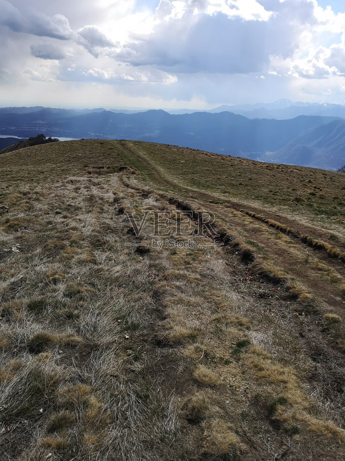 小路上的景色（莫塔罗内山）照片摄影图片