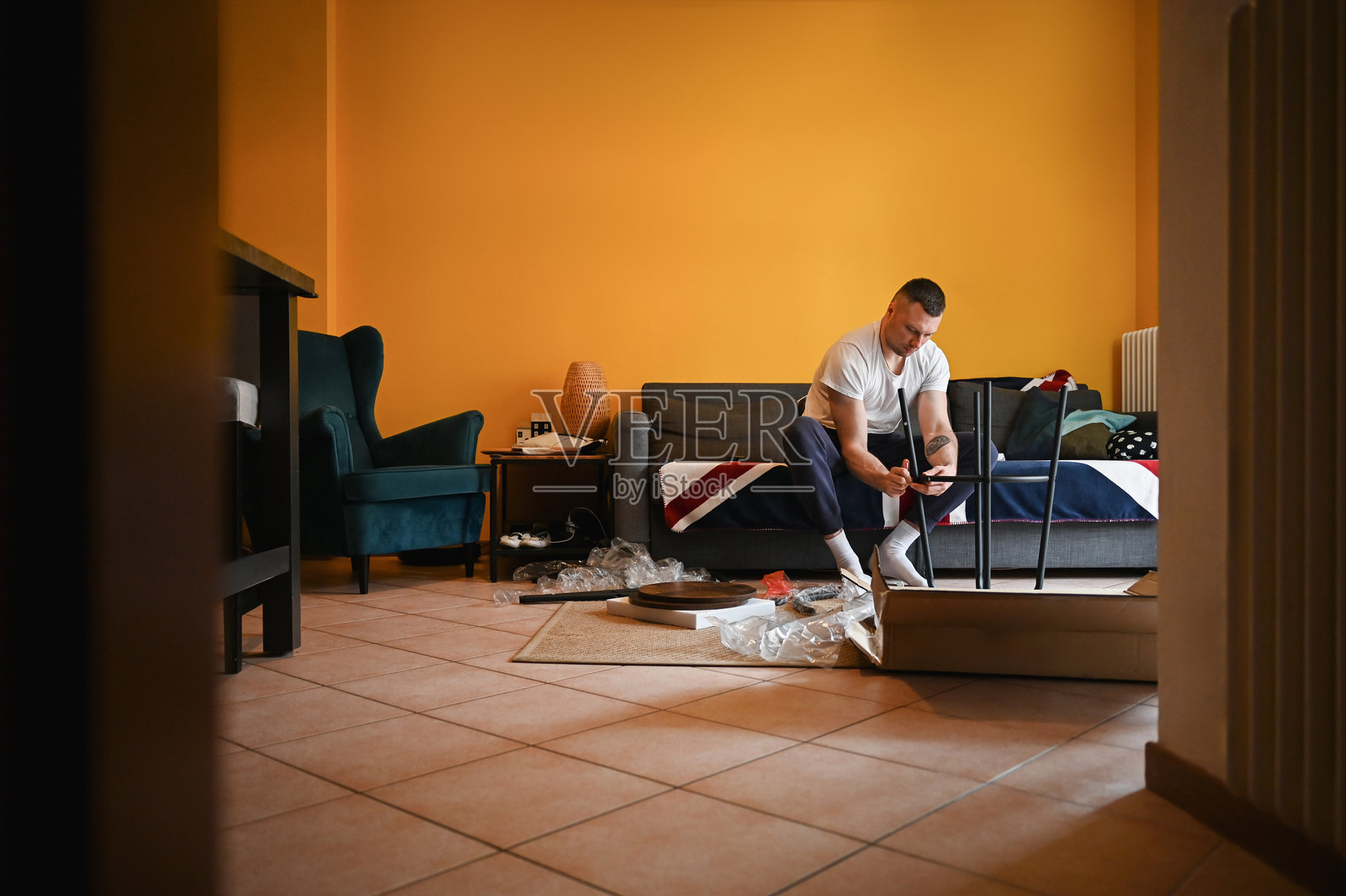 家具修理和修复。照片摄影图片