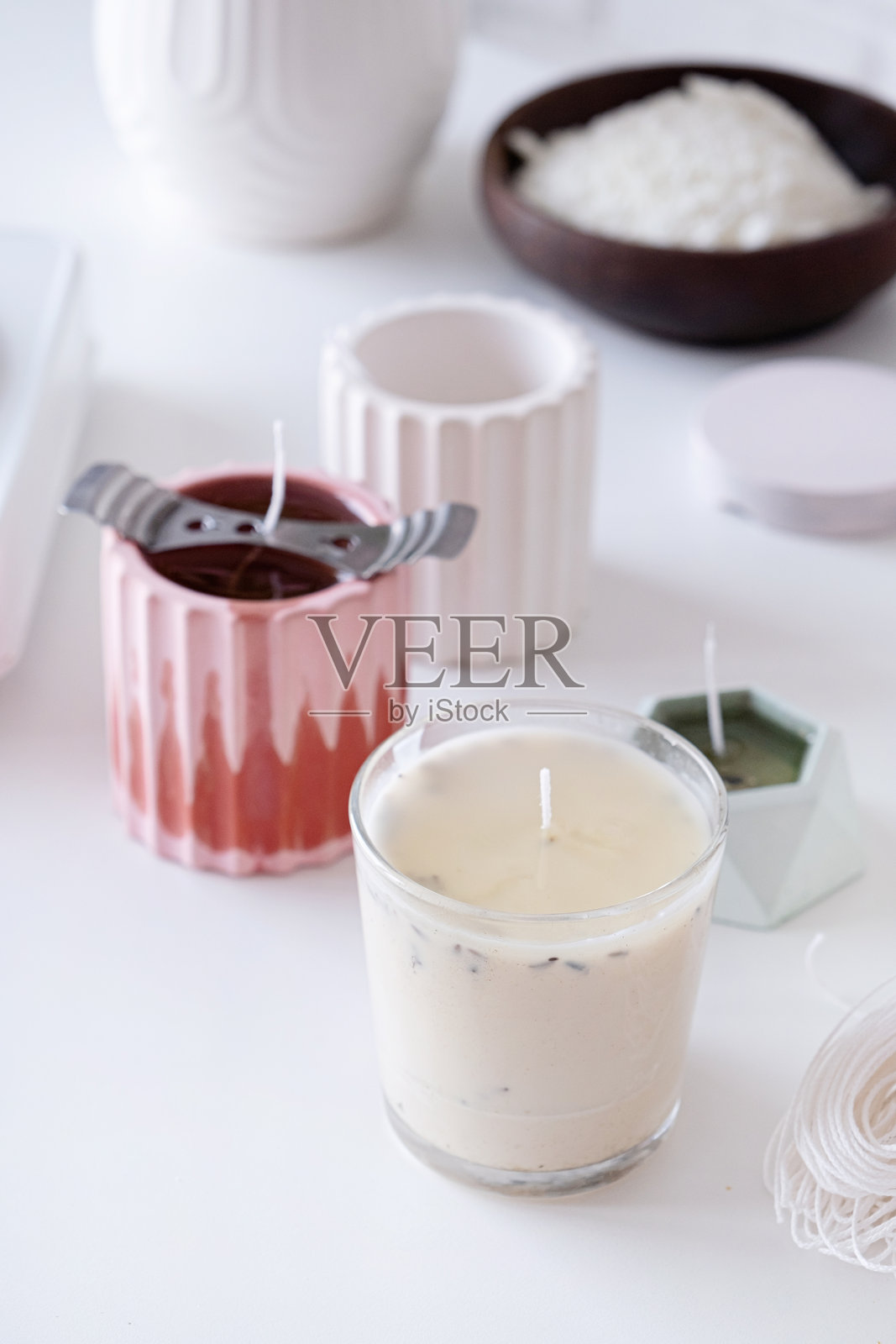 手工生态和素食大豆蜡蜡烛。模拟，文字的空间照片摄影图片