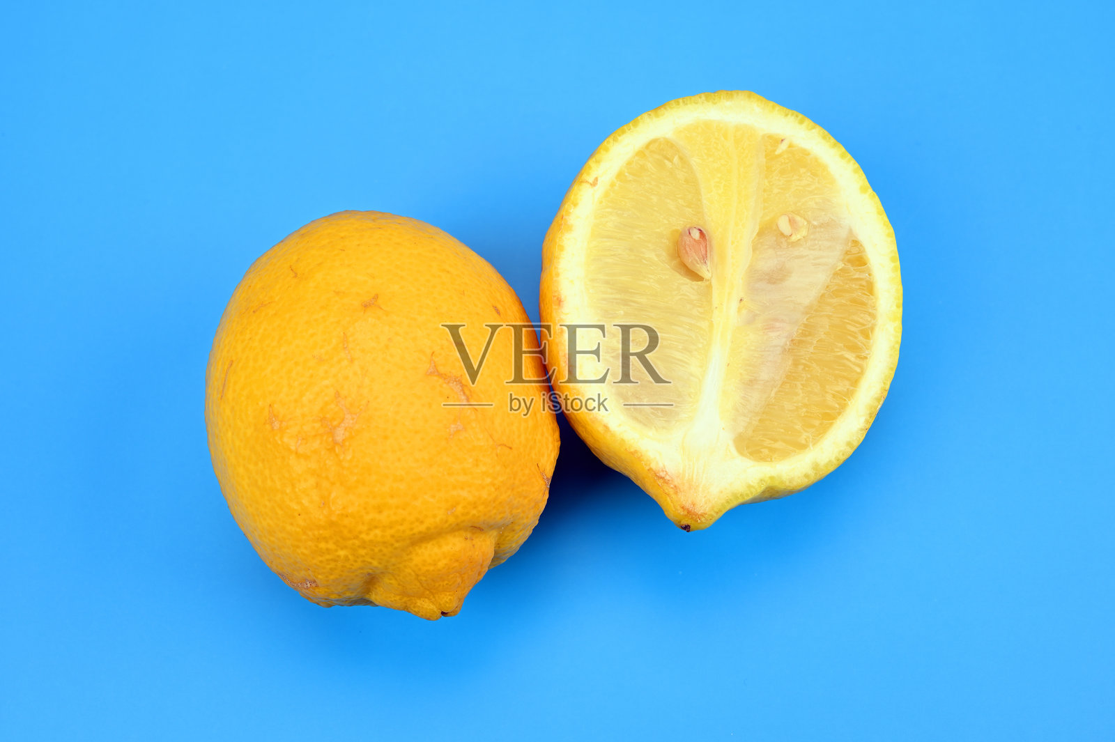 蓝色背景上的柠檬04照片摄影图片