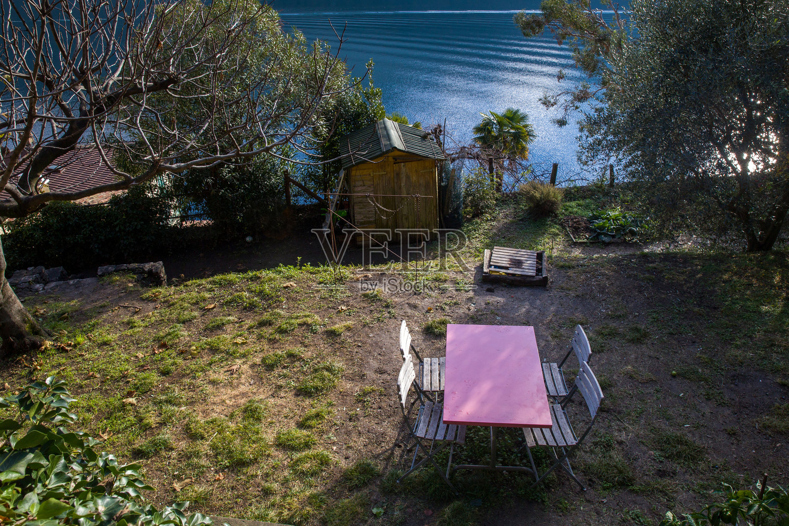 卢加诺郊区橄榄小径的海岸景观照片摄影图片