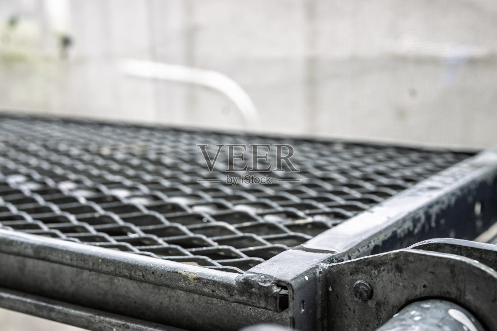 在建筑工地组装的钢制脚手架结构照片摄影图片