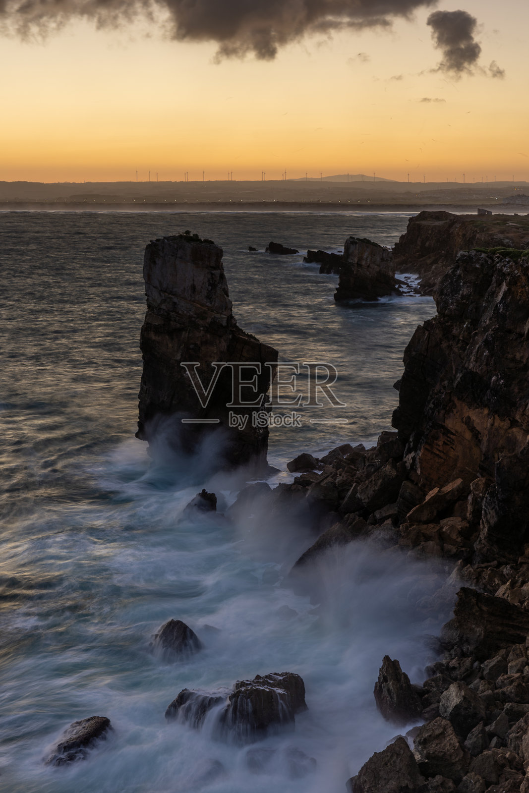 葡萄牙佩尼切附近的帕波阿小岛岩石 formations照片摄影图片