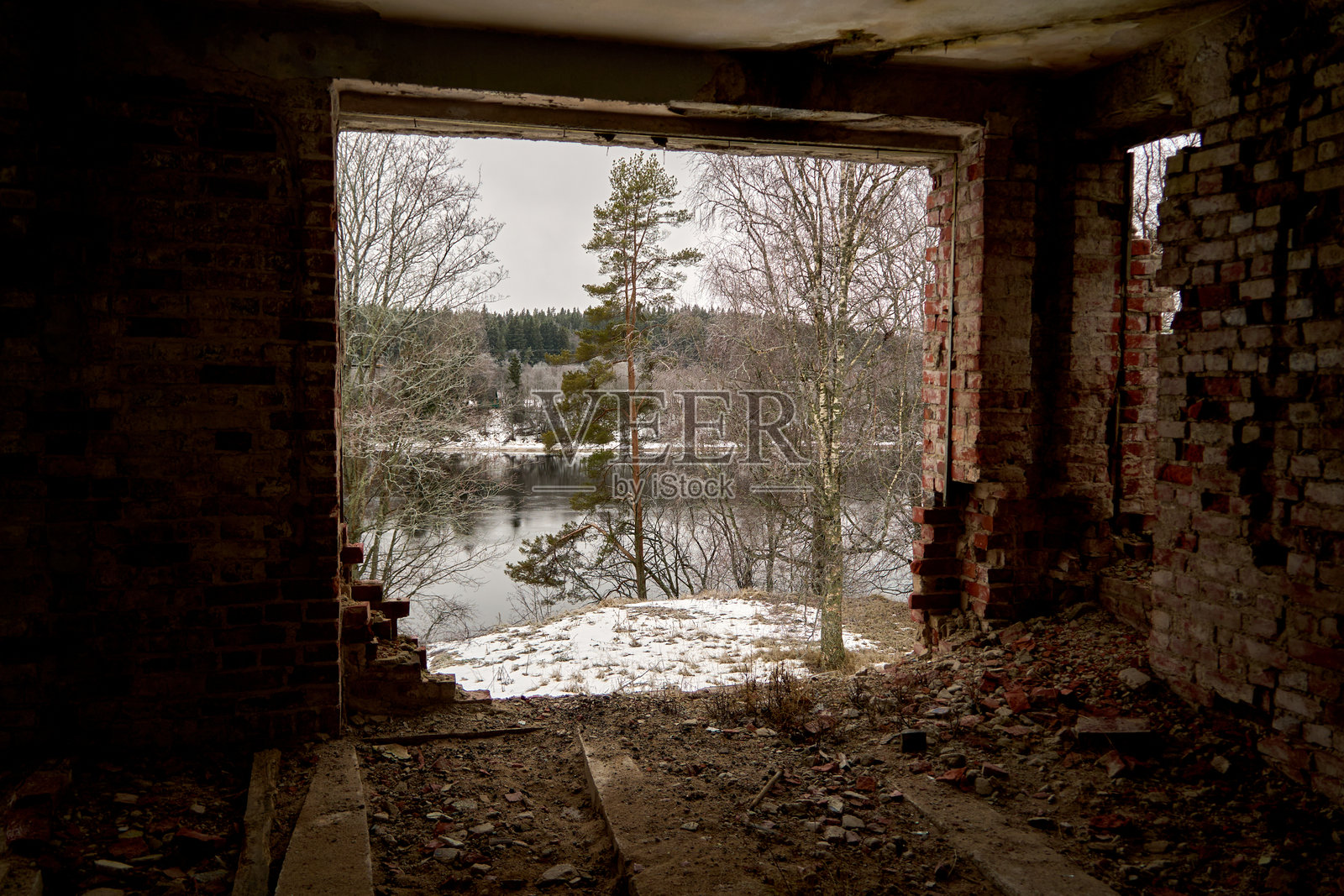 一所被遗弃的芬兰学校照片摄影图片